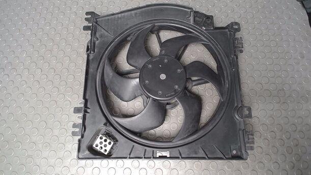 Foto: ELEKTROLÜFTER eines Renault Clio 1.2 16V GLX