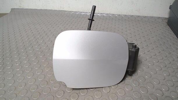 Foto: TANKKLAPPE/ TANKDECKEL eines Renault Clio 1.2 16V GLX