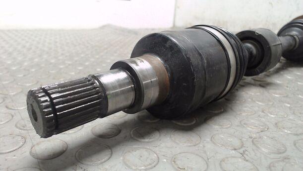Foto: ANTRIEBSWELLE LINKS ( SCHALTGETRIEBE ) eines Suzuki SX4 1.6 VVT GLX