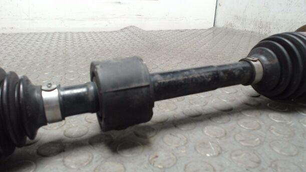 Foto: ANTRIEBSWELLE LINKS ( SCHALTGETRIEBE ) eines Suzuki SX4 1.6 VVT GLX