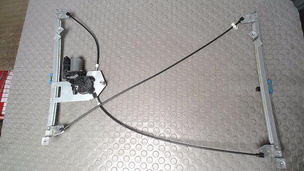 Foto: FENSTERHEBER ELEKTRISCH VERSTELLBAR LINKS ( 2/3 TÜRER ) eines Renault Clio 1.2 16V CC