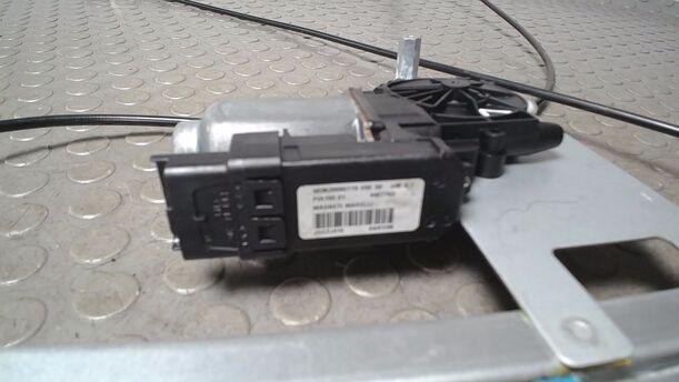 Foto: FENSTERHEBER ELEKTRISCH VERSTELLBAR LINKS ( 2/3 TÜRER ) eines Renault Clio 1.2 16V CC