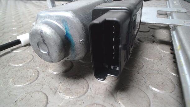 Foto: FENSTERHEBER ELEKTRISCH VERSTELLBAR LINKS ( 2/3 TÜRER ) eines Renault Clio 1.2 16V CC