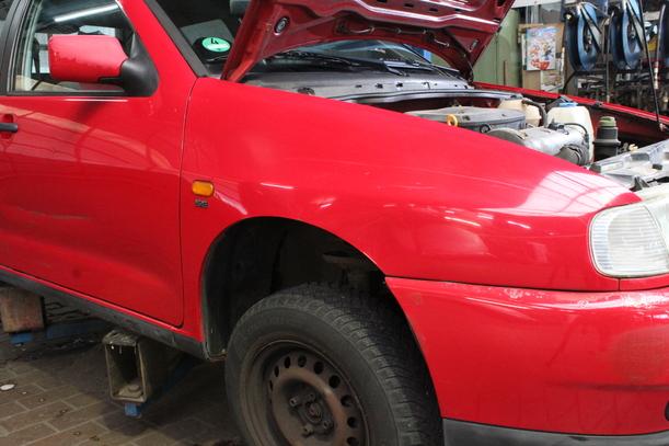 Foto: KOTFLÜGEL RECHTS ( VOR FACELIFT ) eines Seat Cordoba 1.4 GLX