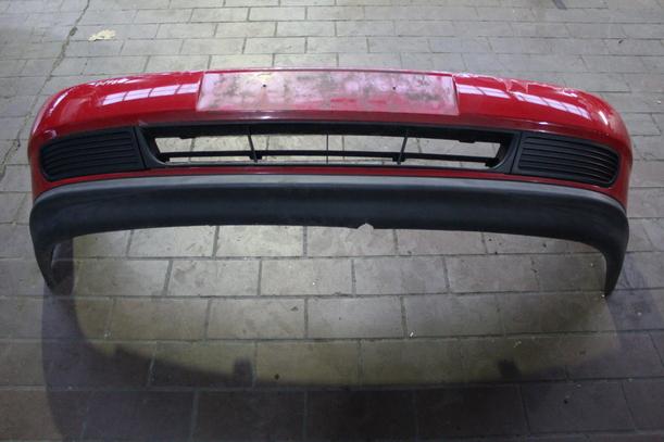 Foto: STOSSFÄNGER / STOßSTANGE VORN ( VOR FACELIFT ) eines Seat Cordoba 1.4 CC