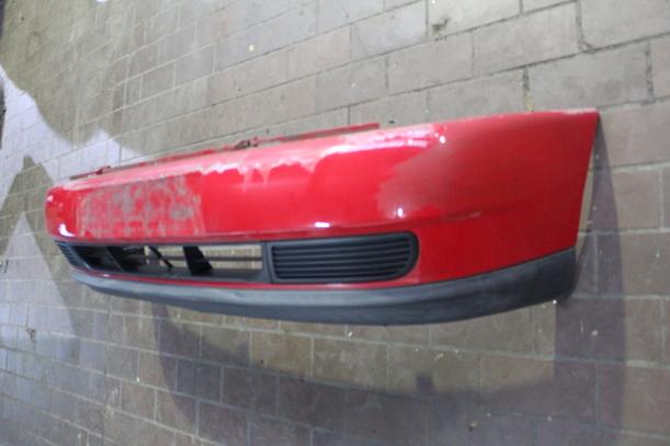 Foto: STOSSFÄNGER / STOßSTANGE VORN ( VOR FACELIFT ) eines Seat Cordoba 1.4 CC