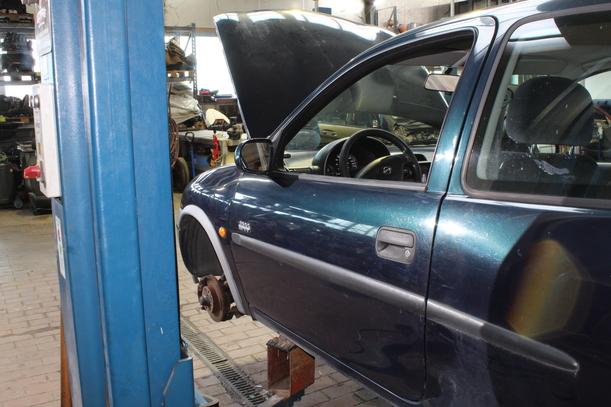 Foto: TÜR VORN LINKS ( 2/3 TÜRER ) eines Opel Corsa 12V CC