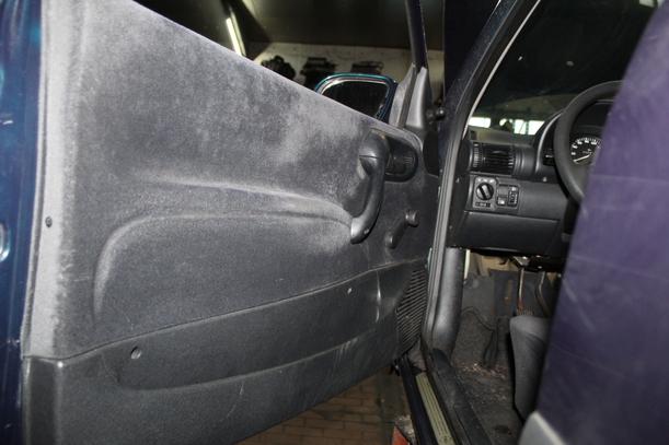 Foto: TÜR VORN LINKS ( 2/3 TÜRER ) eines Opel Corsa 12V CC