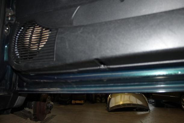 Foto: TÜR VORN RECHTS ( 2/3 TÜRER ) eines Opel Corsa 12V CC