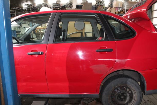 Foto: TÜR HINTEN LINKS eines Seat Cordoba 1.4 CC