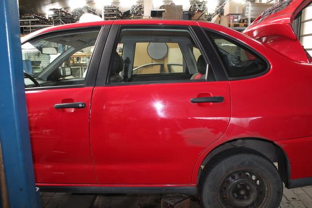 Foto: TÜR HINTEN LINKS eines Seat Cordoba 1.4 CC