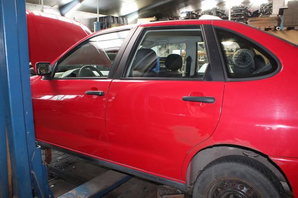 Foto: TÜR HINTEN LINKS eines Seat Cordoba 1.4 CC