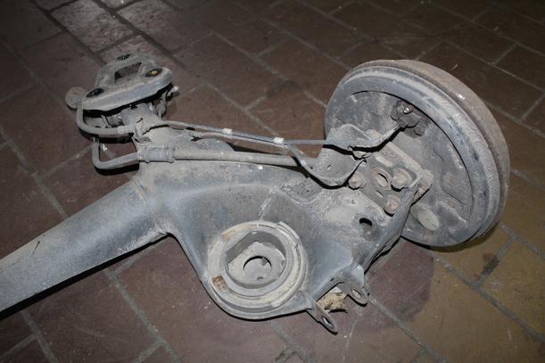 Foto: HINTERACHSE eines Opel Corsa 1.4 16V Business