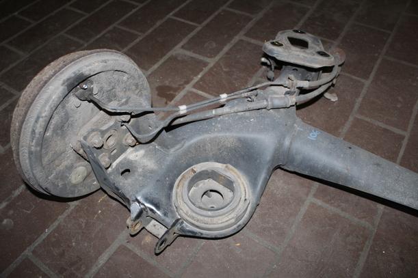 Foto: HINTERACHSE eines Opel Corsa 1.4 16V Business