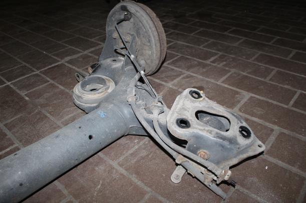 Foto: HINTERACHSE eines Opel Corsa 1.4 16V Business