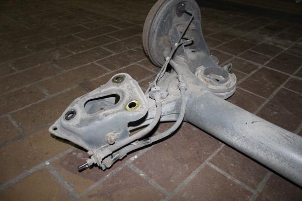 Foto: HINTERACHSE eines Opel Corsa 1.4 16V Business