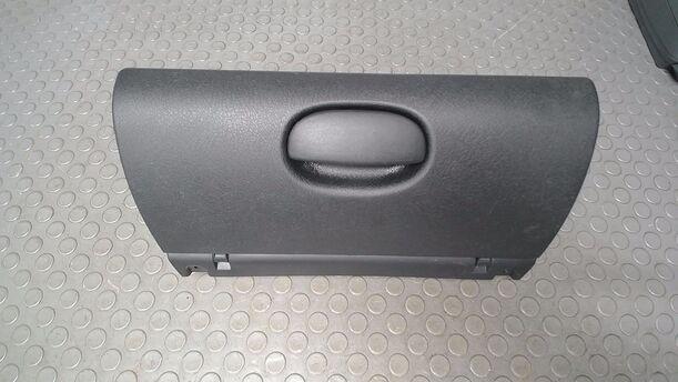 Foto: HANDSCHUHFACH eines Opel Corsa 12V Business