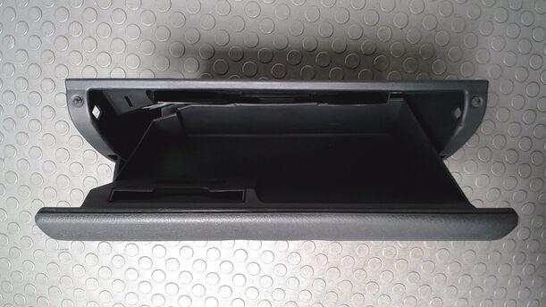 Foto: HANDSCHUHFACH eines Opel Corsa 12V Business