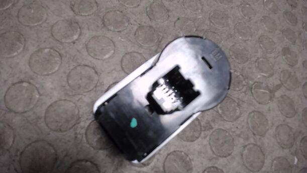 Foto: LICHTSCHALTER eines Opel Corsa 1.4 16V Business