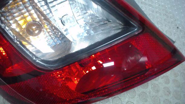 Foto: HECKLEUCHTE / RÜCKLEUCHTE LINKS eines Opel Corsa 1.4 16V Business