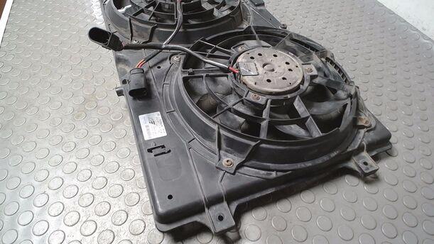 Foto: ELEKTROLÜFTER eines Ford Galaxy TDI Business