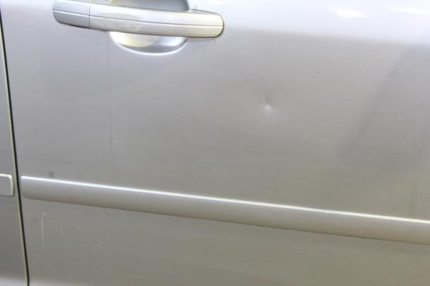 Foto: TÜR VORN RECHTS ( 4/5 TÜRER / VOR FACELIFT ) eines Ford Focus 1.6 Ti-VCT Business