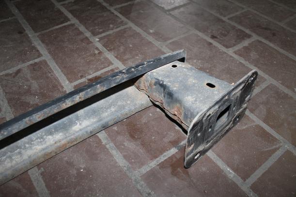 Foto: VERSTÄRKUNG HINTEN ( STUFENHECK ) eines Ford Focus 1.6 Ti-VCT Business