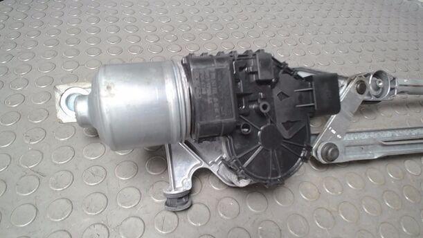 Foto: SCHEIBENWISCHERMOTOR VORN eines Ford Focus 1.6 Ti-VCT Business