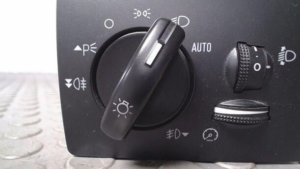 Foto: LICHTSCHALTER ( FÜR NEBELSCHEINWERFER ) eines Ford Focus 1.6 Ti-VCT Business