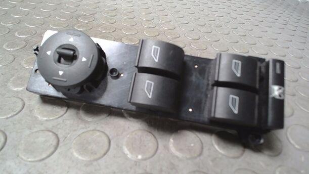 Foto: FENSTERHEBERSCHALTER eines Ford Focus 1.6 Ti-VCT Business
