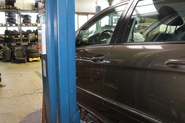 Foto: TÜR VORN LINKS eines Mercedes-Benz B 180 CDI Business