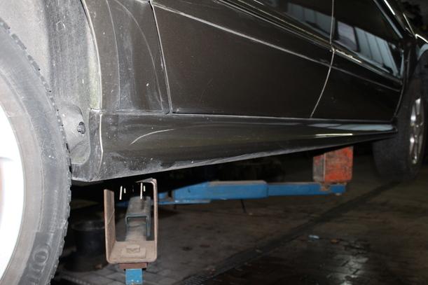 Foto: SCHWELLERBLERNDE RECHTS eines Mercedes-Benz B 180 CDI Business