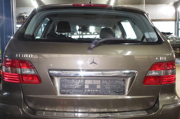 Foto: HECKKLAPPE /  HECKDECKEL eines Mercedes-Benz B 180 CDI Business