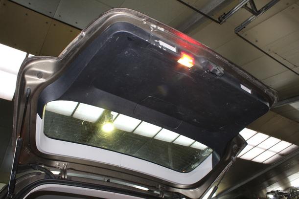 Foto: HECKKLAPPE /  HECKDECKEL eines Mercedes-Benz B 180 CDI Business