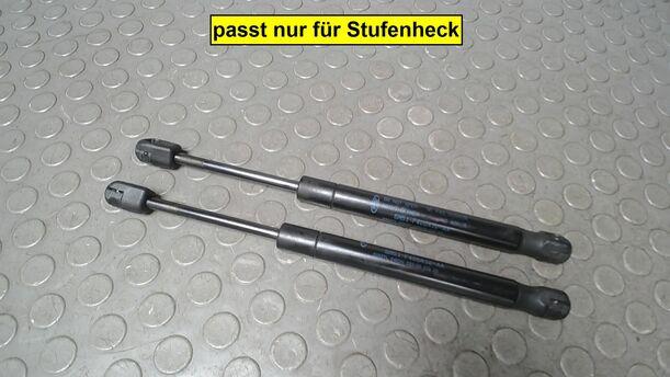 Foto: HECKKLAPPENDÄMPFERPAAR ( STUFENHECK ) eines Ford Focus 1.6 Ti-VCT Business