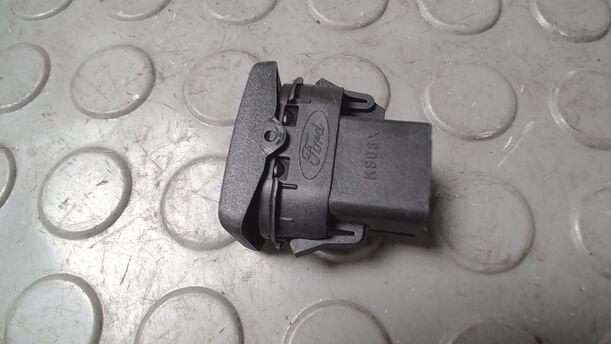 Foto: FENSTERHEBERSCHALTER HINTEN eines Ford Focus 1.6 Ti-VCT Business