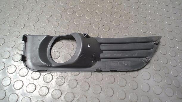Foto: BLENDE NEBELSCHEINWERFER LINKS eines Ford Focus 1.6 Ti-VCT Business