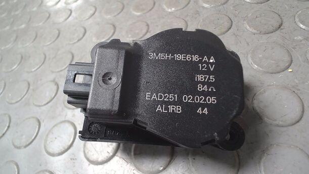 Foto: STELLMOTOR HEIZUNG eines Ford Focus 1.6 Ti-VCT Business