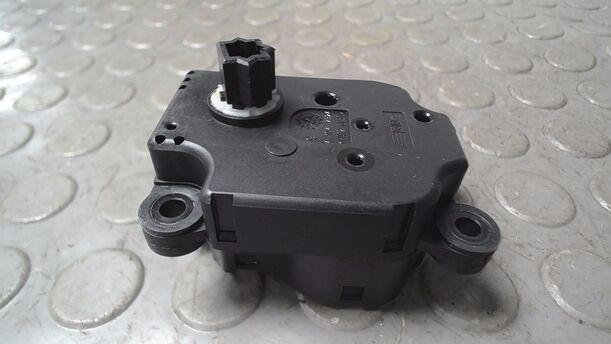 Foto: STELLMOTOR HEIZUNG eines Ford Focus 1.6 Ti-VCT Business