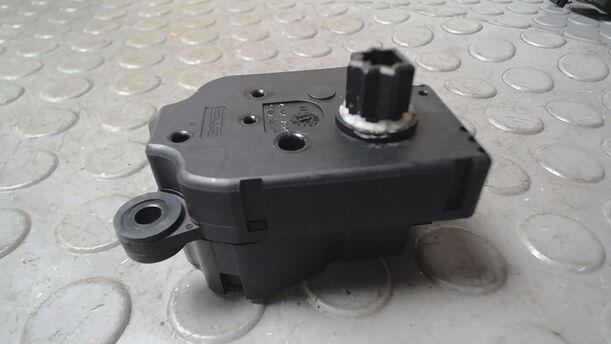 Foto: STELLMOTOR HEIZUNG eines Ford Focus 1.6 Ti-VCT Business