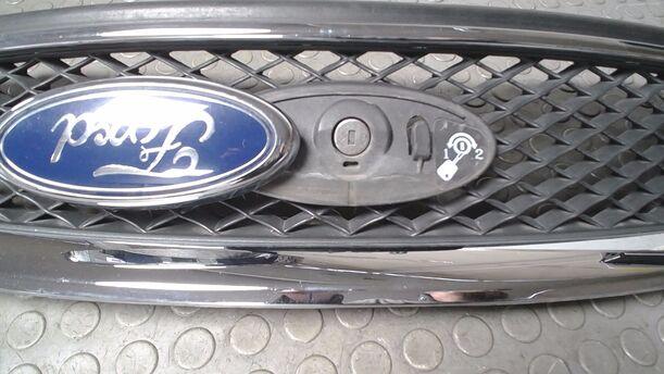 Foto: KÜHLERGRILL ( VOR FACELIFT / CHROM ) eines Ford Focus 1.6 Ti-VCT Business