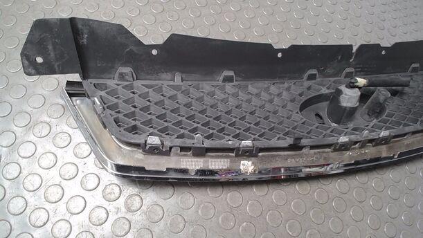Foto: KÜHLERGRILL ( VOR FACELIFT / CHROM ) eines Ford Focus 1.6 Ti-VCT Business