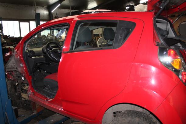 Foto: TÜR HINTEN LINKS eines Chevrolet Spark 1.0 Business