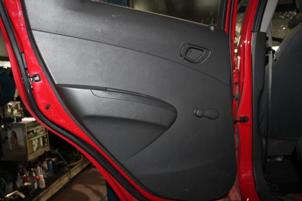 Foto: TÜR HINTEN LINKS eines Chevrolet Spark 1.0 Business