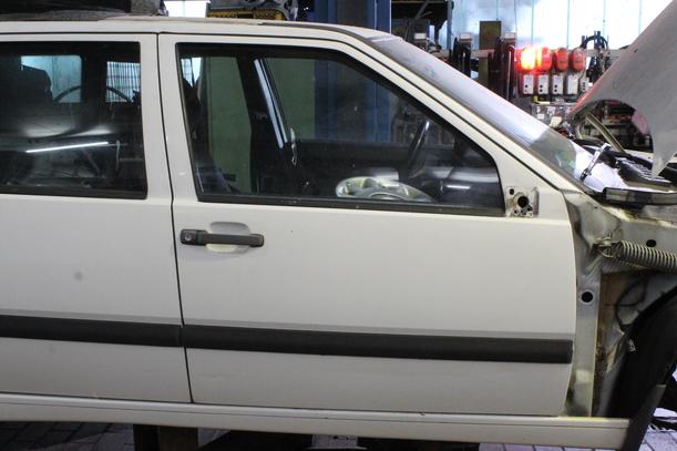 Foto: TÜR VORN RECHTS eines Volvo 850 2.5-20V Business