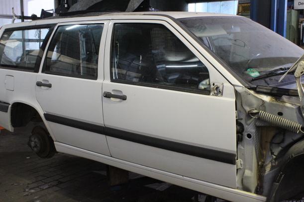 Foto: TÜR VORN RECHTS eines Volvo 850 2.5-20V Business