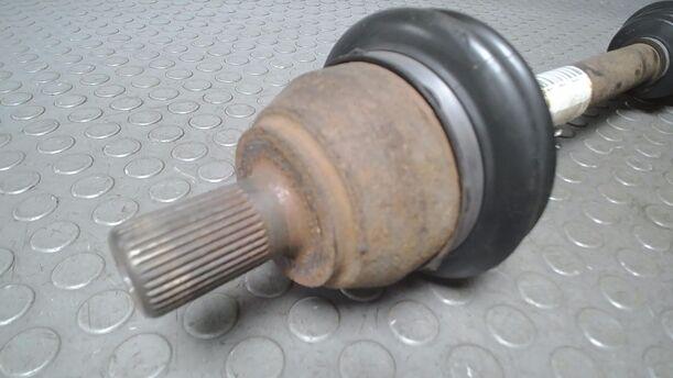 Foto: ANTRIEBSWELLE LINKS eines Ford Focus 1.6 Ti-VCT Business