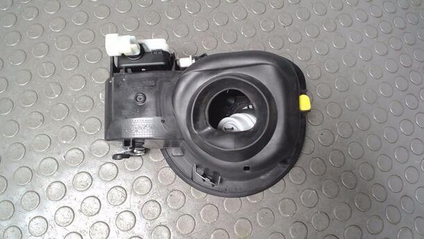 Foto: TANKKLAPPE/ TANKDECKEL ( INKL. VERRIEGELUNGSMOTOR ) eines Opel Mokka 1.4 Turbo ecoFLEX Start/Stop SX