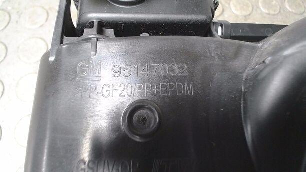 Foto: TANKKLAPPE/ TANKDECKEL ( INKL. VERRIEGELUNGSMOTOR ) eines Opel Mokka 1.4 Turbo ecoFLEX Start/Stop SX