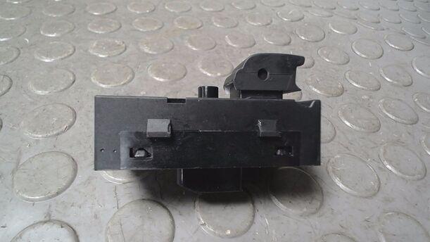 Foto: FENSTERHEBERSCHALTER HINTEN eines Opel Mokka 1.4 Turbo ecoFLEX Start/Stop SX
